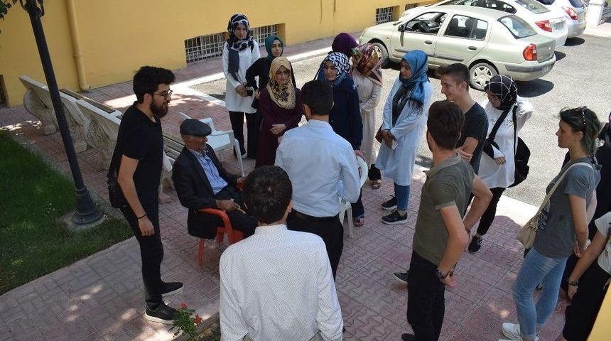 G&ouml;n&uuml;ll&uuml; Gen&ccedil;ler Yaşlıların G&ouml;nl&uuml;n&uuml; Aldı