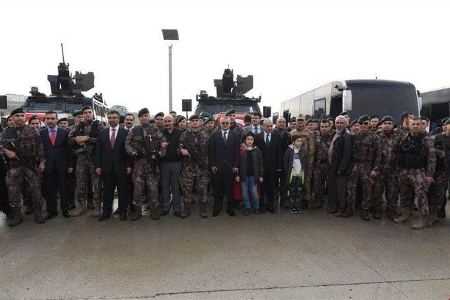 Batman’da Polis Özel Harekat Timleri Dualarla Afrin’e Uğurlandı