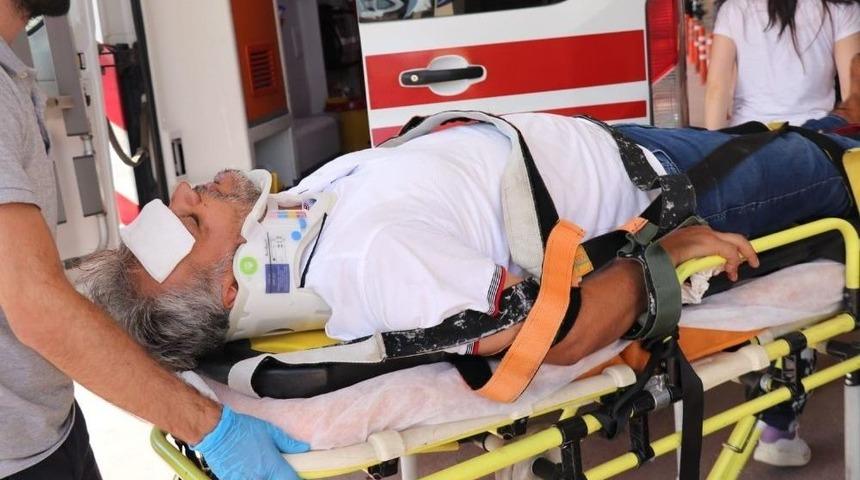 Otomobil Yayaya Çarptı:1 Yaralı