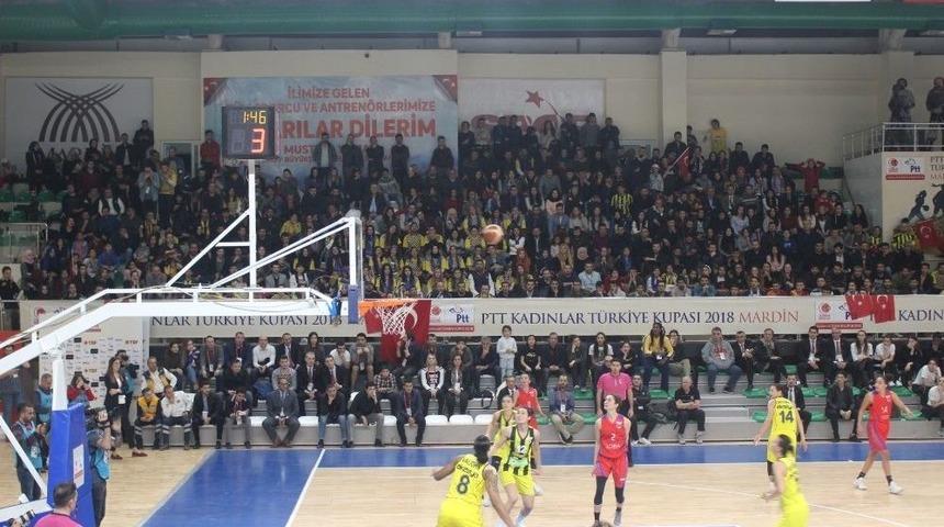 Fenerbah&ccedil;e Yarı Finalde