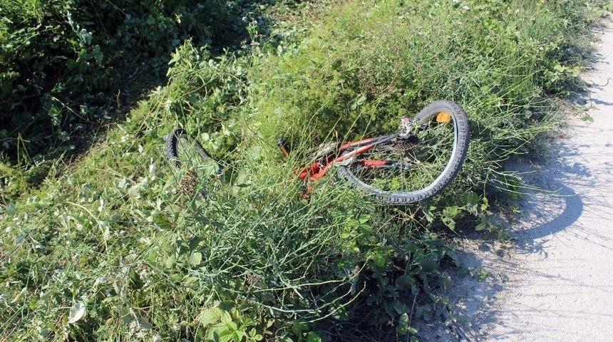 Otomobilin &Ccedil;arptığı Bisikletli Gen&ccedil; Kız Ağır Yaralandı