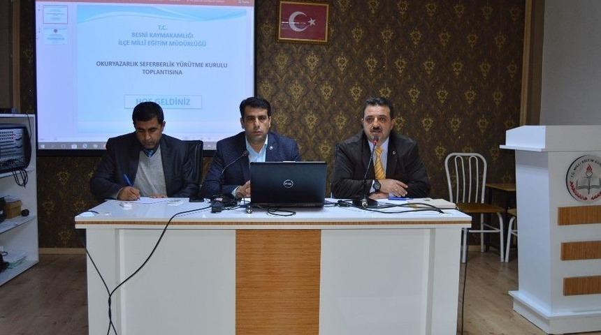Besni&rsquo;de Okuma Seferberliği Toplantısı Yapıldı