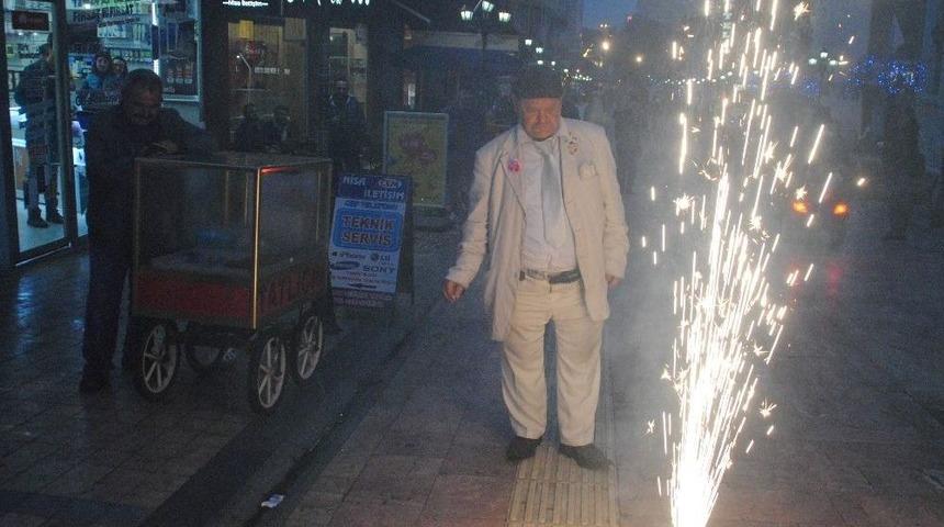 &Ccedil;arşı Esnafı Yaşar Usta&rsquo;nın G&ouml;nl&uuml;n&uuml; Almak İ&ccedil;in Seferber Oldu