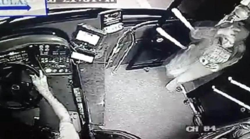 (&ouml;zel) Kahraman Şof&ouml;r, Yolcunun &Ccedil;antasını Hırsızlardan Kurtardı