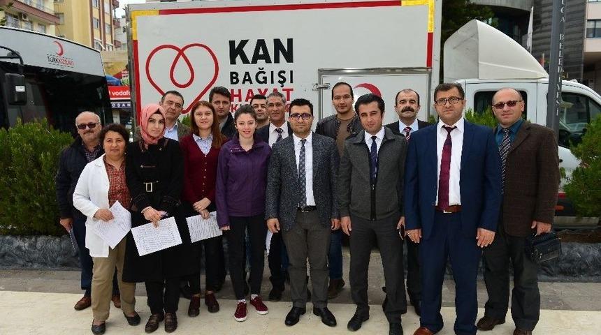 Sağlık &Ccedil;alışanlarından Kan Bağışı