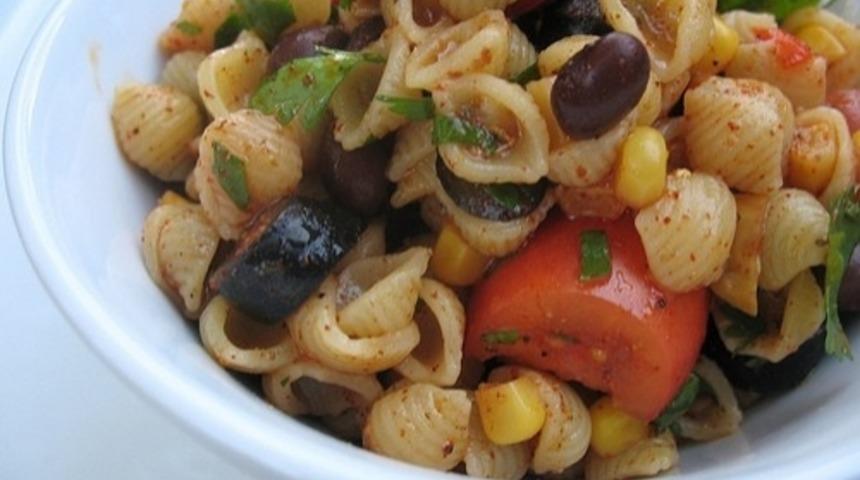 Krem Peynirli ve Zeytinli Makarna