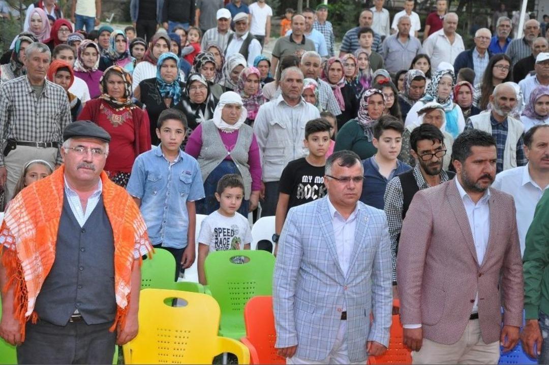Afyonkarahisar&rsquo;ın Hocalar İl&ccedil;esinde Uğur Işılak Konser Verdi