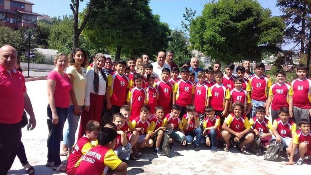 G&uuml;l&uuml;&ccedil; Belediyespor Yaz Futbol Okulu A&ccedil;ıldı