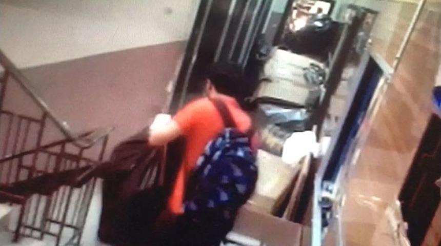 (&ouml;zel) Beyazıt Esnafına Dadanan Hırsız Kameralara Yakalandı