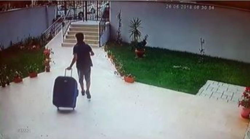 (&ouml;zel) Poşetle Girdiği Binadan Bir Bavul Ayakkabı &Ccedil;alarak &Ccedil;ıktı