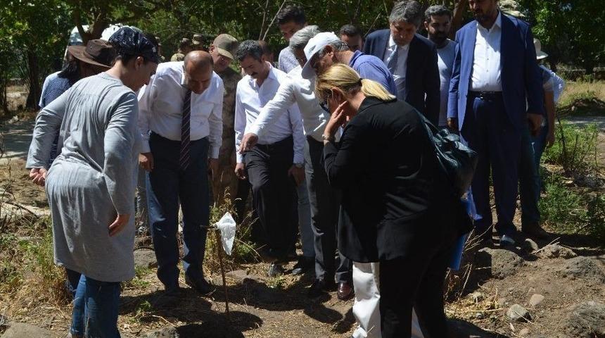 Hatay&rsquo;da Kayı Boyu Tamgalı Mezarlar Bulundu