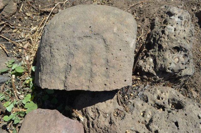 Hatay’da Kayı Boyu Tamgalı Mezarlar Bulundu