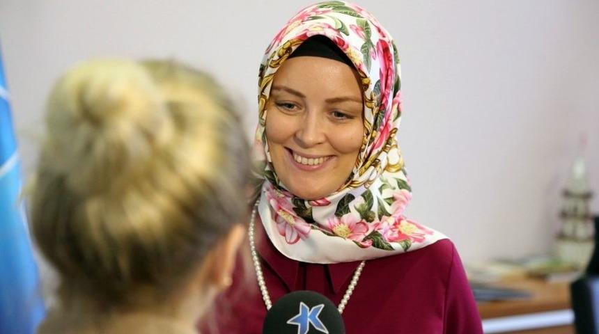 Aile Danışmanı Hatice K&uuml;bra Tongar: &ldquo;&ccedil;ocuk İstismarı Anlatamaz Hal Dilinden Anlayın&rdquo;