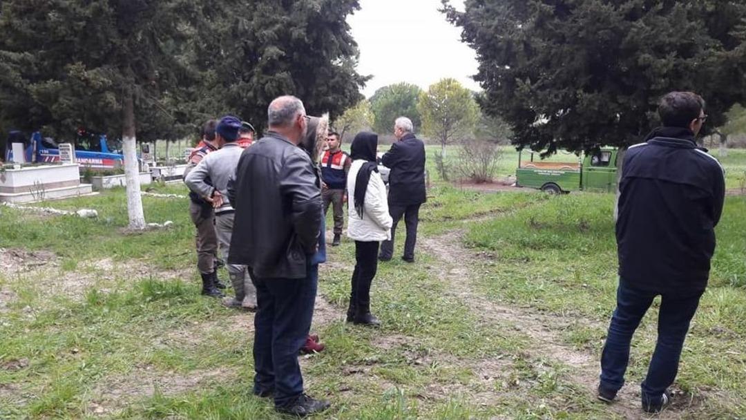 Ateist Babasının Mezarına Beton D&ouml;kt&uuml;