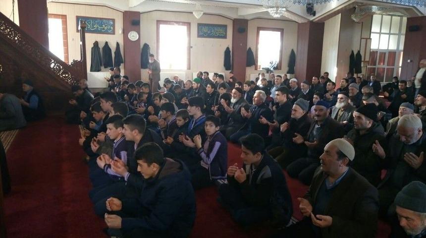 &Ouml;ğrenciler Afrin İ&ccedil;in Fetih Suresi Okudu