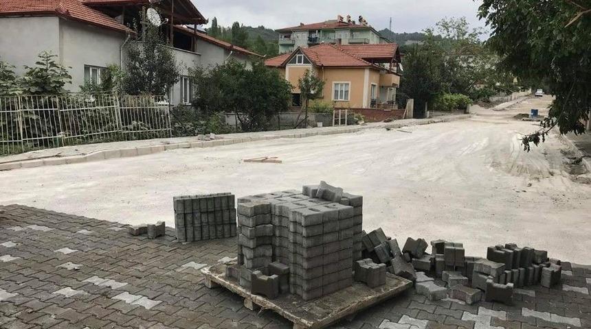 Başkan &Ouml;zt&uuml;rk: "300 Bin Metrekare Yol Ve Kaldırımı Yeniden Yaptık"