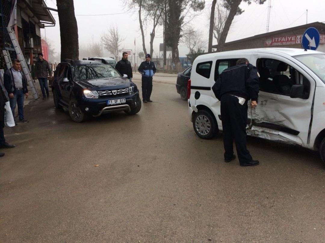Osmaneli&rsquo;de Zincirleme Trafik Kazası, 2 Yaralı