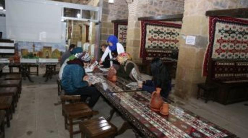 Niğde Belediyesinden &Ccedil;ay Ve Okuma Salonu