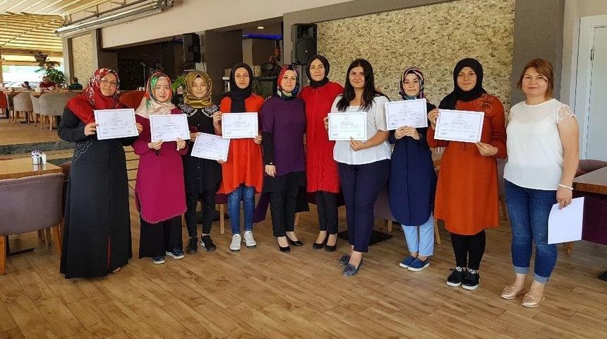 Sertifika Alıp Yardımcı Anne Oldular