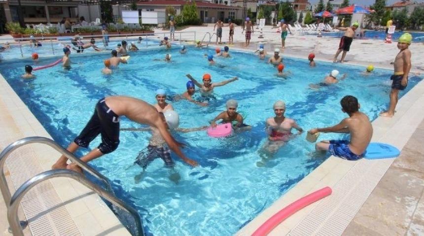 Y&uuml;zme Havuzlarındaki Kimyasal Esneklikler &Ouml;l&uuml;m Sa&ccedil;ıyor