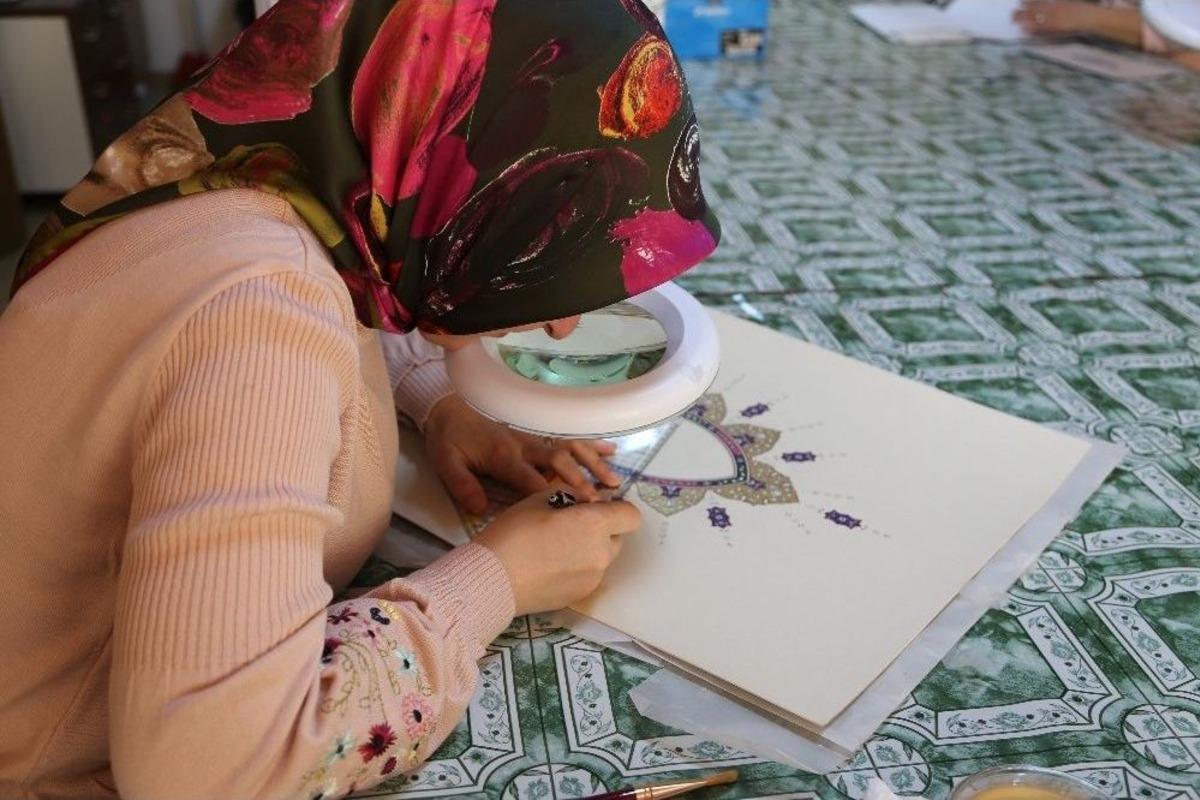 Efeler Halkı Tezhip Sanatı Kursunu &Ccedil;ok Sevdi
