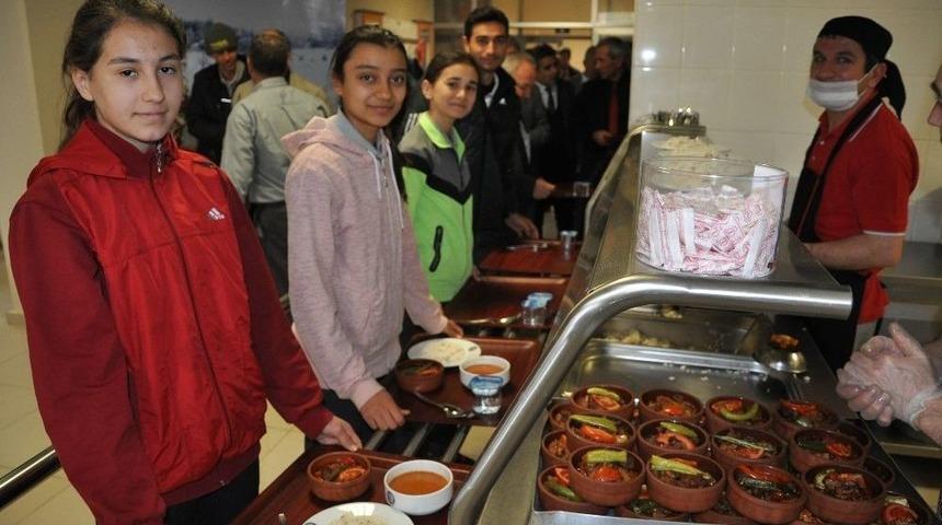 Milli Eğitim M&uuml;d&uuml;rl&uuml;ğ&uuml;&rsquo;nden Başarılı Sporculara &Ouml;ğle Yemeği