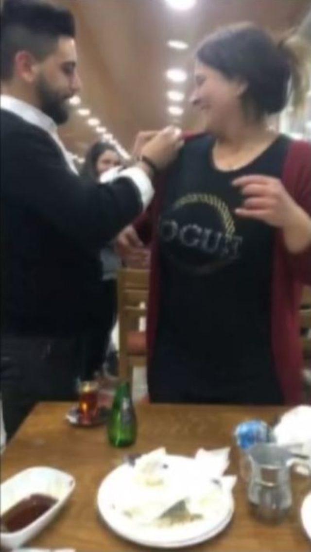 &Ccedil;eyrek Altın İ&ccedil;in Yarım Saatte 151 Adet &Ccedil;&ouml;p Et Şiş Yedi 1