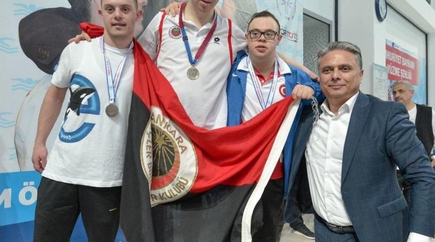 Ekrem Zomp 2. B&ouml;lge Y&uuml;zme Şampiyonası