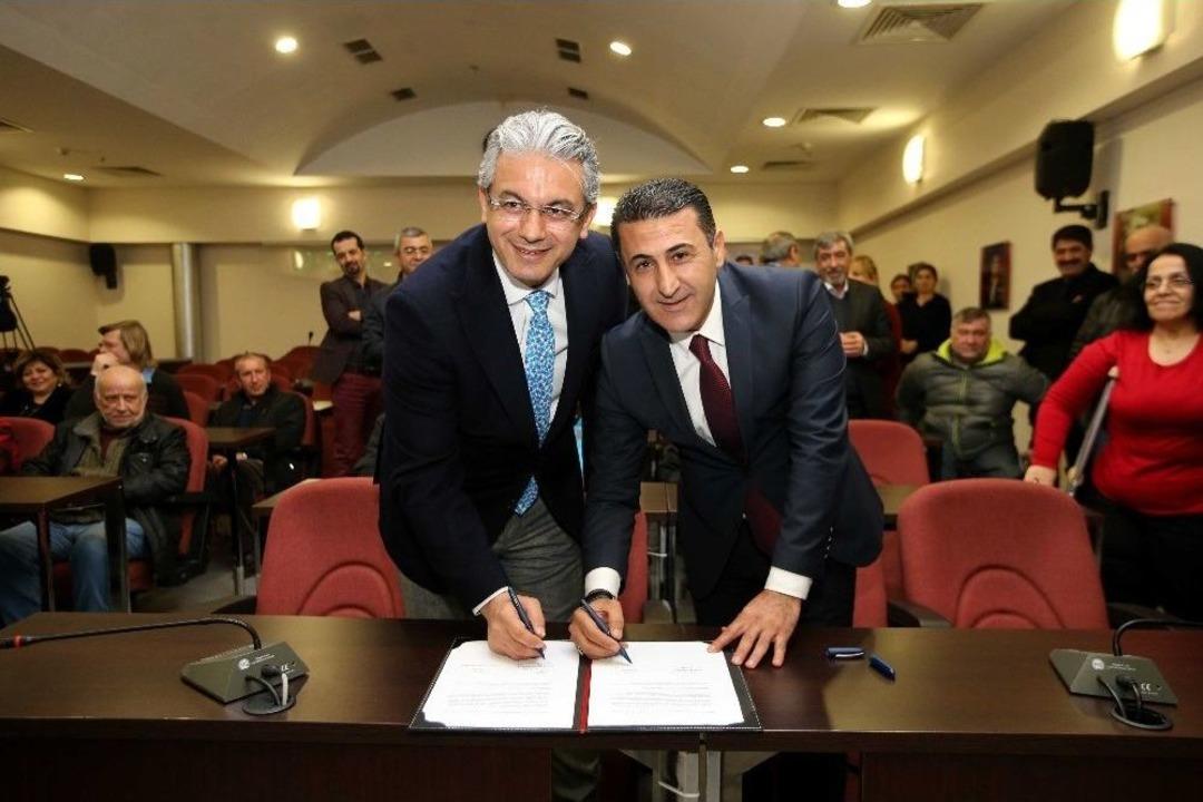 Karşıyaka&rsquo;da Kadrolu İş&ccedil;ilere S&ouml;zleşme Sevinci