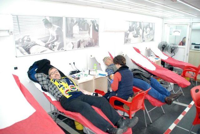 Edirne’de Davullu Zurnalı Kan Bağışı