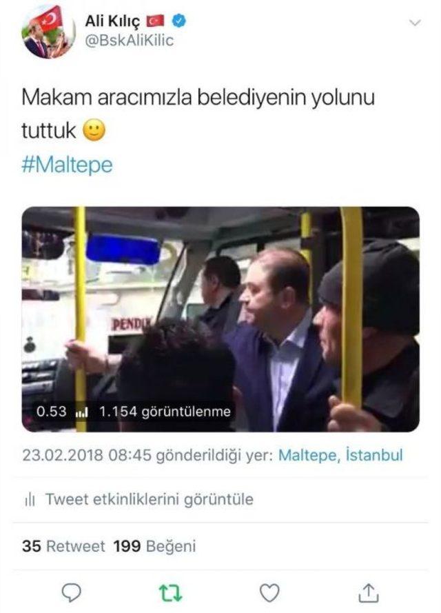 Belediye Başkanı Minibüsle Makamına Gitti