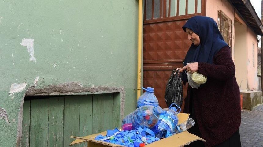 &Ccedil;evreye Duyarlı Emekli &Ouml;ğretmenden &Ouml;rnek Davranış