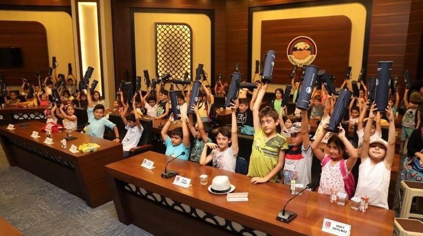 Başkan Baran, K&ouml;rfezli &Ccedil;ocuklarla Buluştu