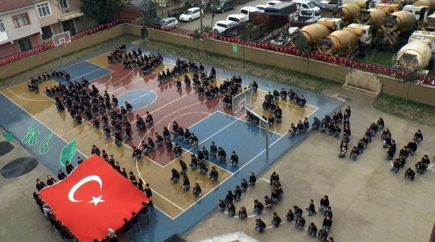 Ortaokul &Ouml;ğrencileri, "vatan Sana Canım Feda" Dedi