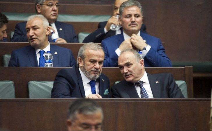 Ak Parti’nin Yeni Milletvekilleri Grup Toplantısı Öncesi Birbirlerini Tebrik Etti G2