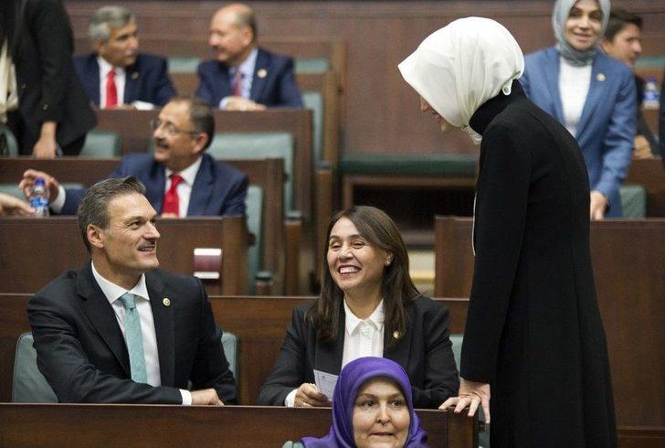 Ak Parti’nin Yeni Milletvekilleri Grup Toplantısı Öncesi Birbirlerini Tebrik Etti G5