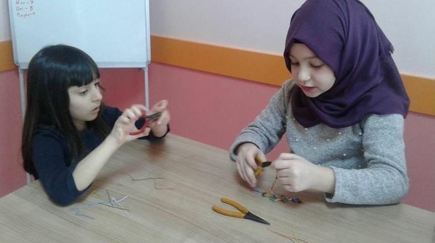 Başiskele &Ccedil;ocuk &Uuml;niversitesi&rsquo;nde Mekatronik Tamirat Eğitimi Veriliyor