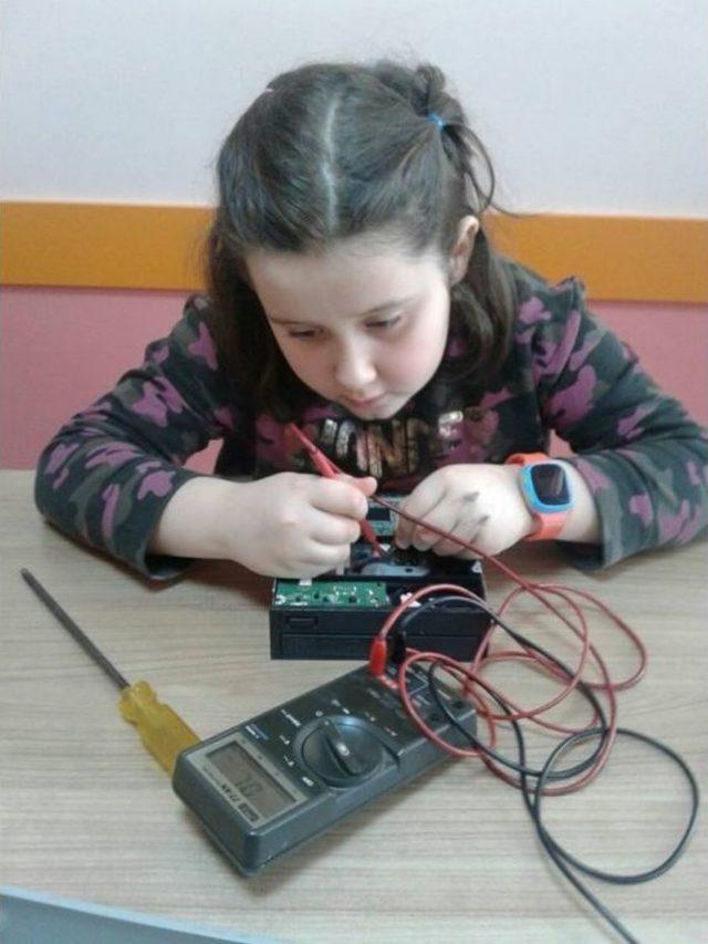 Başiskele &Ccedil;ocuk &Uuml;niversitesi&rsquo;nde Mekatronik Tamirat Eğitimi Veriliyor 1