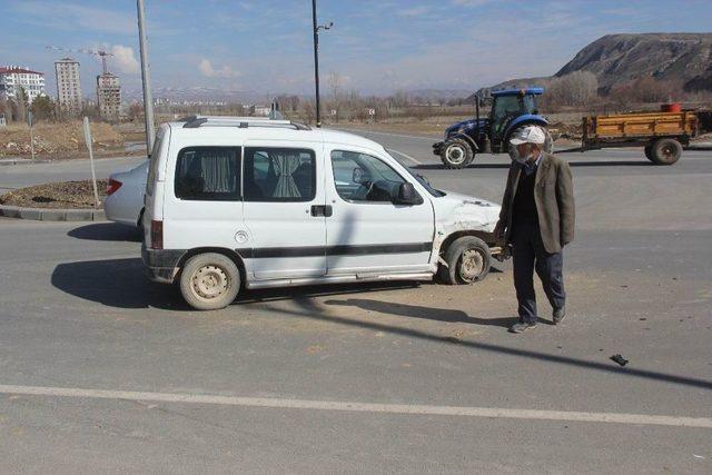 Sivas’ta İki Hafif Ticari Araç Çarpıştı: 6 Yaralı