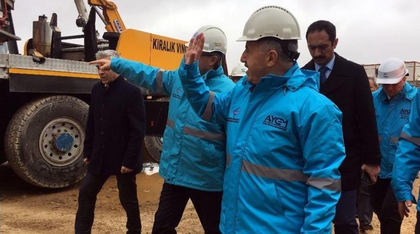 Bakan Arslan, K&uuml;&ccedil;&uuml;k &Ccedil;amlıca Tv-radyo Kulesi&rsquo;nde İncelemelerde Bulundu