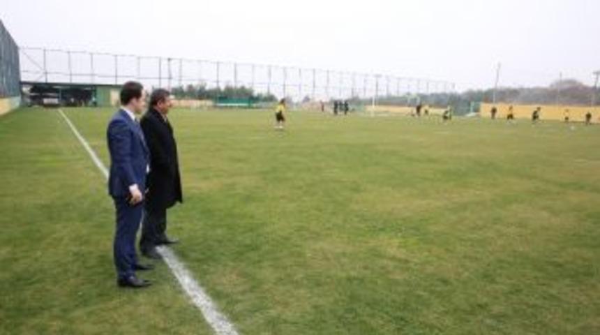 Başkan Karabacak, Darıca Gen&ccedil;lerbirliği&rsquo;ni Antrenmanına Konuk Oldu