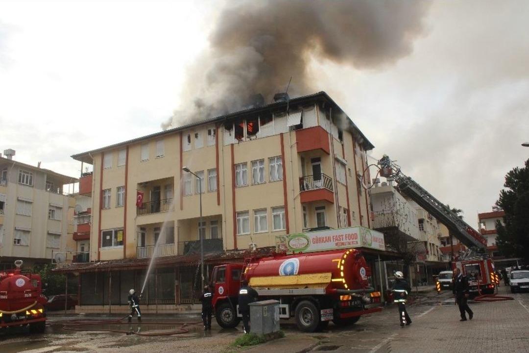 Manavgat&rsquo;ta Korkutan &Ccedil;atı Yangını