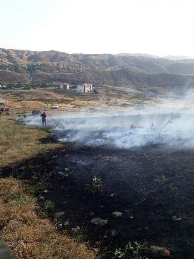 Gen&ccedil; İl&ccedil;esindeki Yangın Korkuttu 1