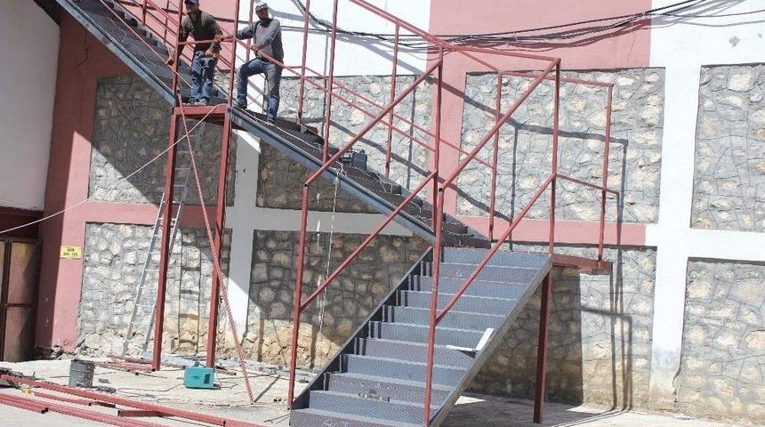 Atatürk Stadında Çalışmalar Devam Ediyor