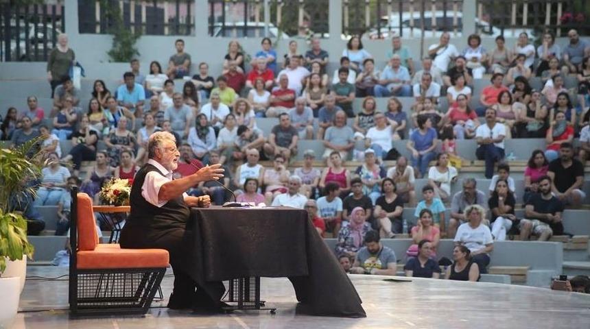 Metin Akpınar Mersin’de Hayranlarıyla Buluştu