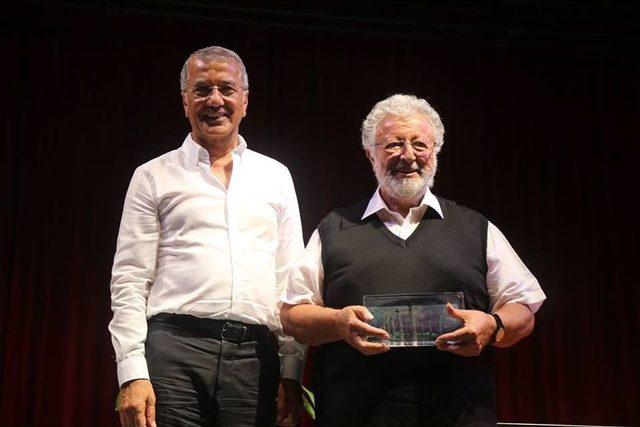 Metin Akpınar Mersin’de Hayranlarıyla Buluştu