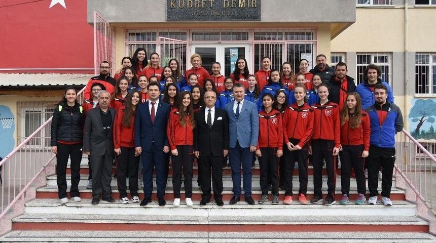 Salihli&rsquo;de 5&rsquo;inci &rsquo;sporu Seviyoruz&rsquo; Paneli