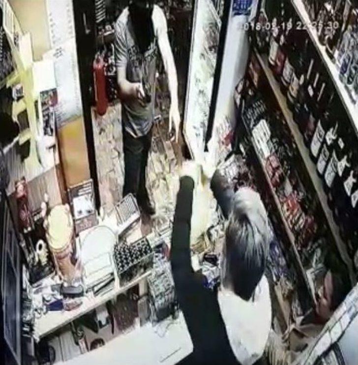 Kar Maskeli Silahlı Gaspçı Önce Kameraya Sonra Polise Yakalandı G5