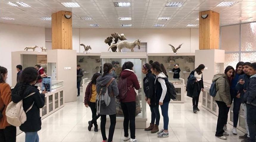 Şırnaklı &Ouml;ğrenciler D&uuml;&rsquo;y&uuml; Gezdi