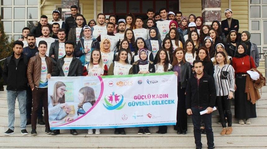 Minik &Ouml;ğrenciler İlk M&uuml;zikal G&ouml;sterisini İzledi